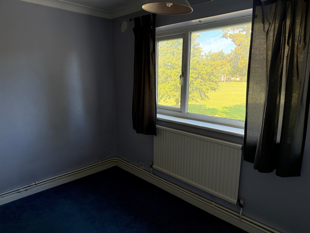 Lot: 137 - SUBSTANTIAL SIX-BEDROOM DETACHED PROPERTY WITH POTENTIAL FOR SUB-DIVISION - Bedroom 5 with window overlooking rear patio